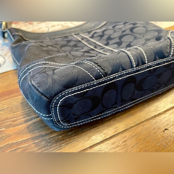 Vintage Coach 10403 | Black Signature Duffle / Crossbody Bag - Picture 6 of 13